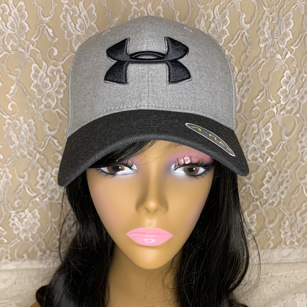 Under Armour Flex Fit Gray Black with original sticker Baseball Hat Cap Size M/L